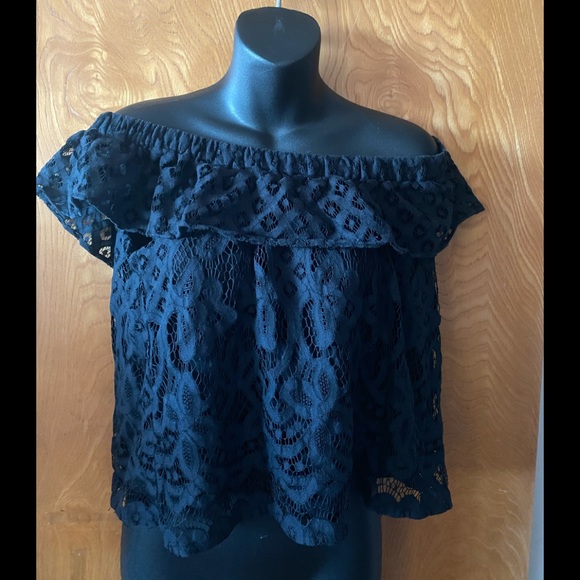 Kendall & Kylie Tops - Kendall &Kylie off the shoulder blk lace top L